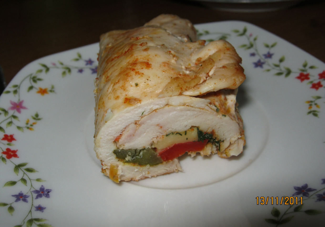 Rolada z piersi z kurczaka foto