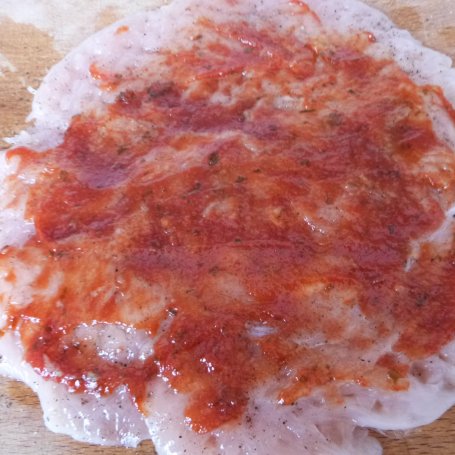 Krok 4 - Roladka z kurczaka z omletem i szpinakiem  foto