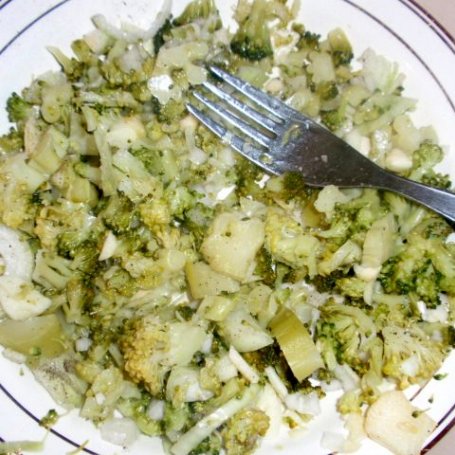 Krok 3 - Roladki drobiowe z brokułem i orzechami włoskimi foto