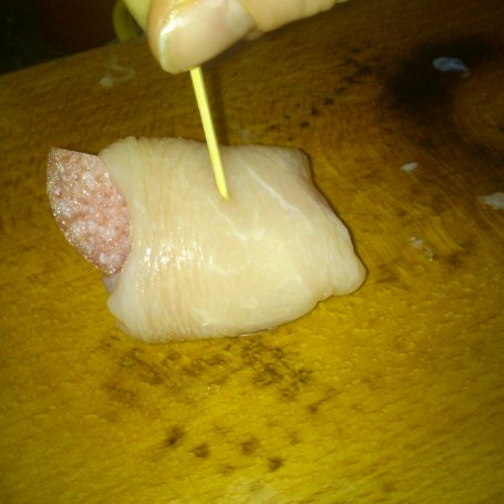 Krok 2 - Roladki drobiowe z języczkami salami w pieczarkowym sosie foto