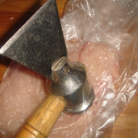 Krok 1 - Roladki drobiowe z papryką i żółtym serem foto