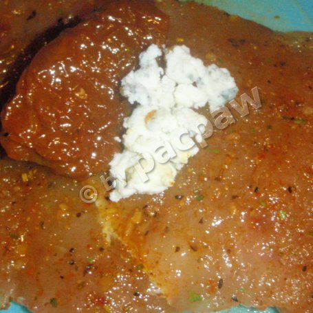 Krok 3 - Roladki drobiowe z suszonym pomidorem i serem pleśniowym foto