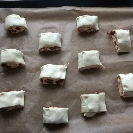 Krok 4 - Roladki francuskie z suszonymi pomidorami, szynką parmeńską i camembertem foto