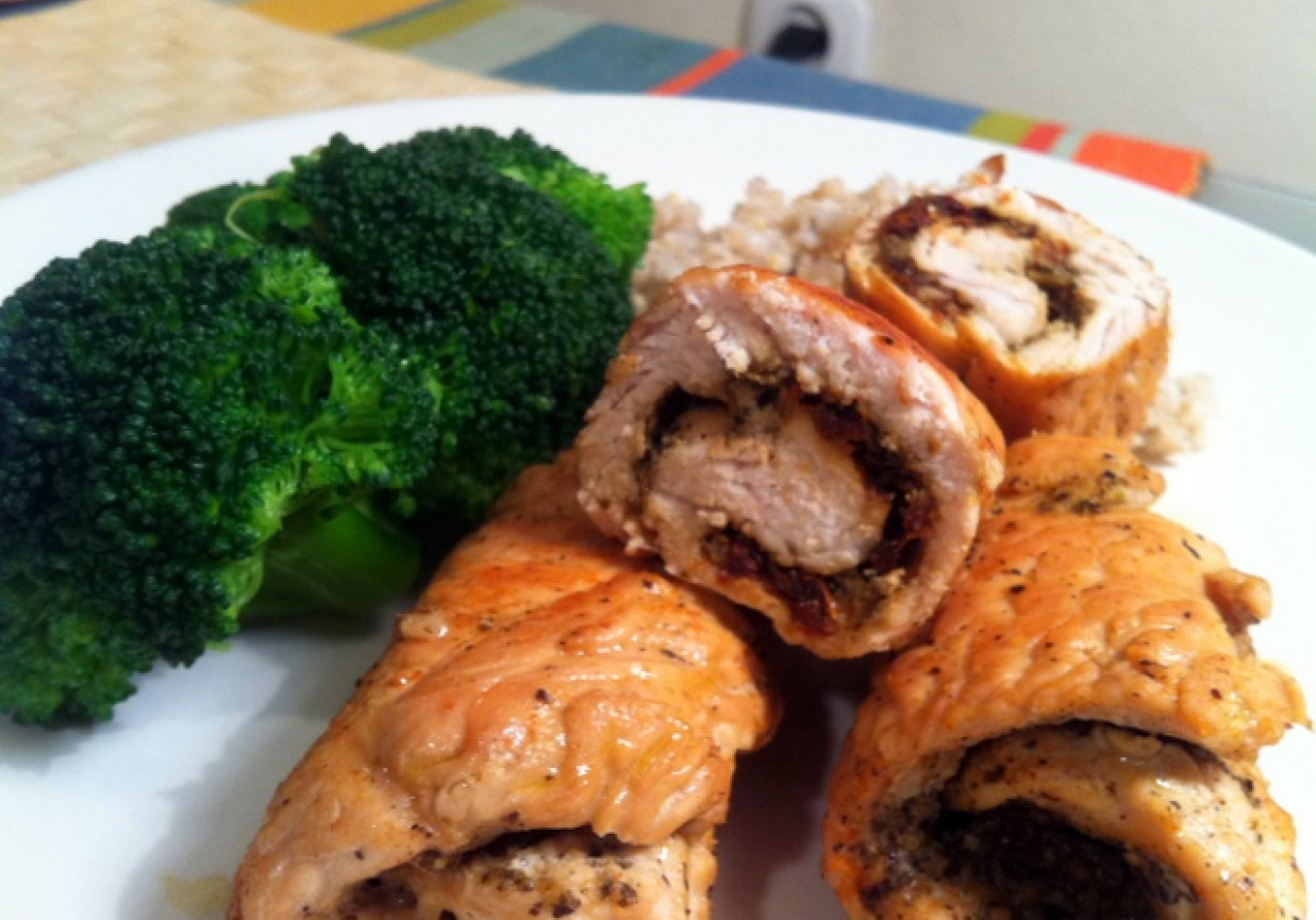 Roladki indycze z pesto i suszonymi pomidorami foto