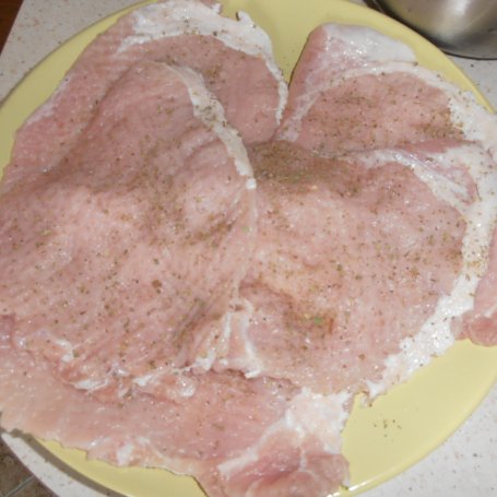 Krok 1 - Roladki schabowe nadziewane mięsem mielonym cukinią i pieczarkami foto