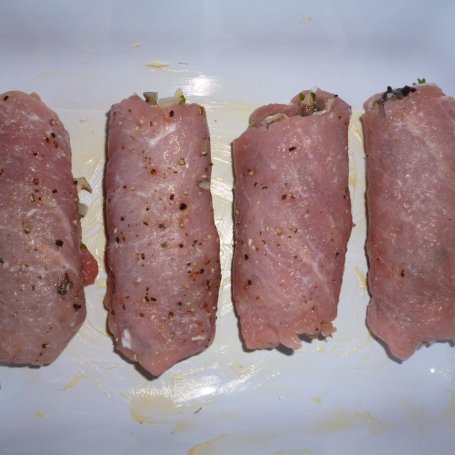 Krok 4 - Roladki schabowe z grzybami w sosie śmietanowym foto