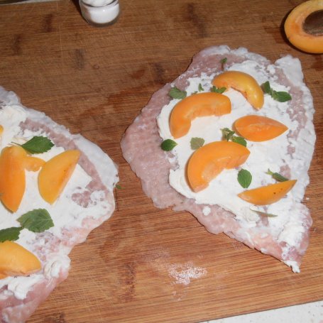 Krok 1 - Roladki schabowe z morelą i szynką parmeńską foto