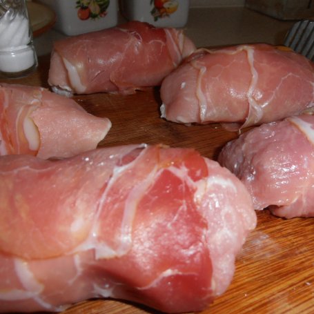 Krok 2 - Roladki schabowe z morelą i szynką parmeńską foto