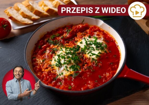 Fotografia przedstawiająca Szakszuka ze szczypiorkiem