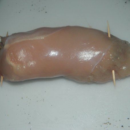 Krok 5 - Roladki schabowe z pieczarkami i żółtym serem foto