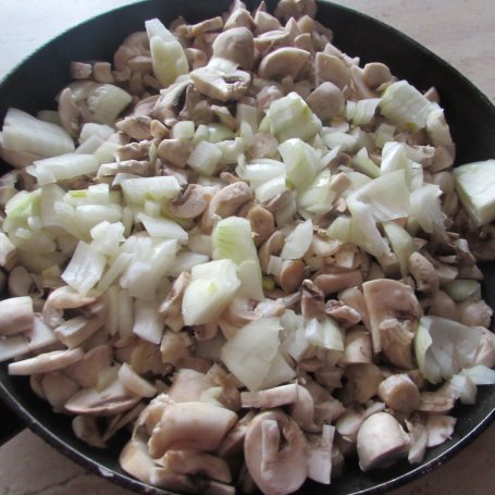 Krok 2 - Roladki schabowe z pieczarkami foto
