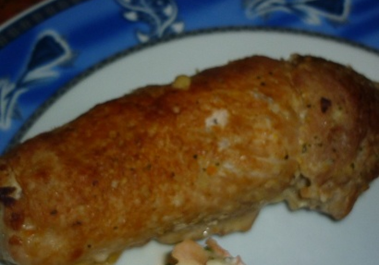 Roladki schabowe z serem i ogórkiem w sosie pieczarkowym foto