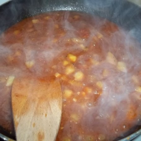 Krok 6 - Roladki schabowe z sosem cukiniowo-pomidorowym foto