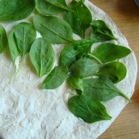 Krok 1 - Roladki - tortilla ze szpinakiem i szynką parmeńską foto