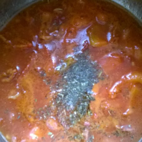 Krok 7 - Roladki wieprzowe z pieczarkami, szynką, serem i suszonymi pomidorkami foto