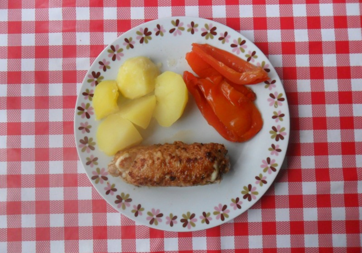 Roladki wieprzowe z szynką i żółtym serem foto