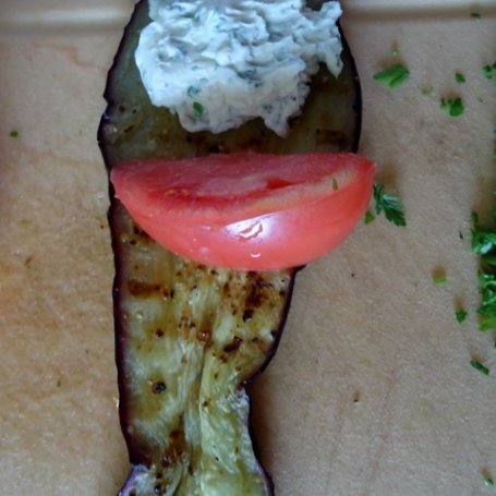 Krok 2 - Roladki z bakłażana z fetą i pomidorem foto