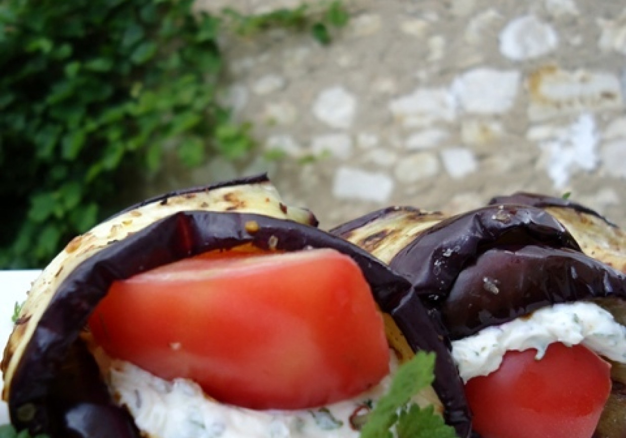 Roladki z bakłażana z fetą i pomidorem foto