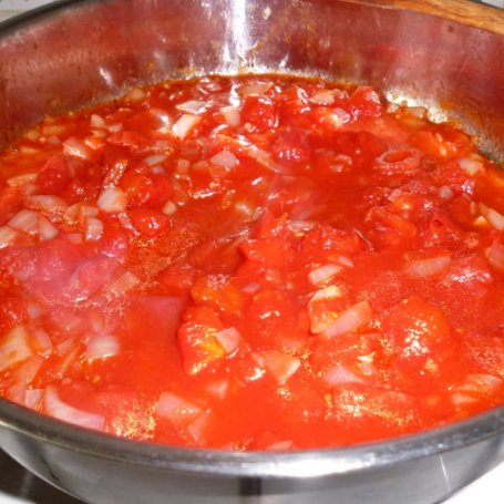 Krok 5 - Roladki z bobem w sosie pomidorowo-paprykowym foto