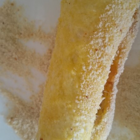 Krok 4 - Roladki z chleba tostowego z pasztetem  foto