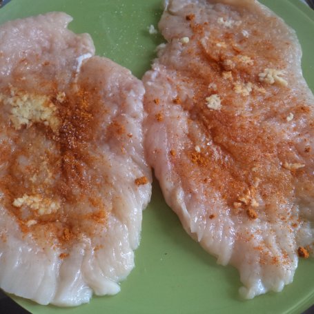 Krok 2 - Roladki z fileta wypenione Mozzarellą i Presunto fatiado-szynką surowa dojrzewającą 9 miesięcy :) foto