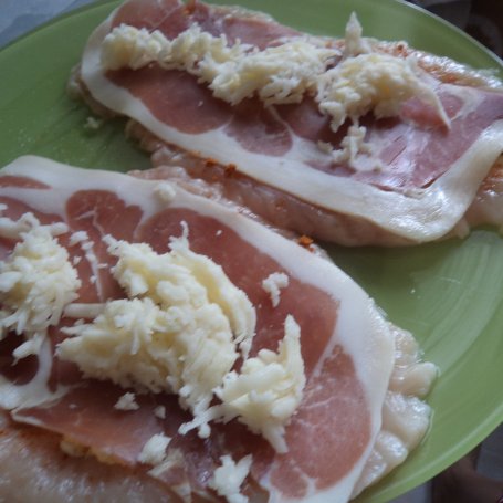 Krok 3 - Roladki z fileta wypenione Mozzarellą i Presunto fatiado-szynką surowa dojrzewającą 9 miesięcy :) foto