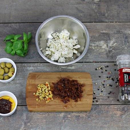 Krok 4 - Roladki z grillowanego bakłażana z serem feta foto