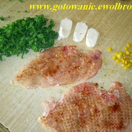 Krok 2 - Roladki z jarmużem i mozarellą foto