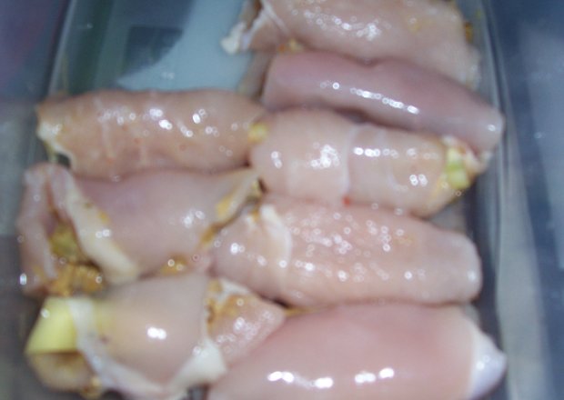 Fotografia przedstawiająca roladki z kurczaka po szwajcarsku