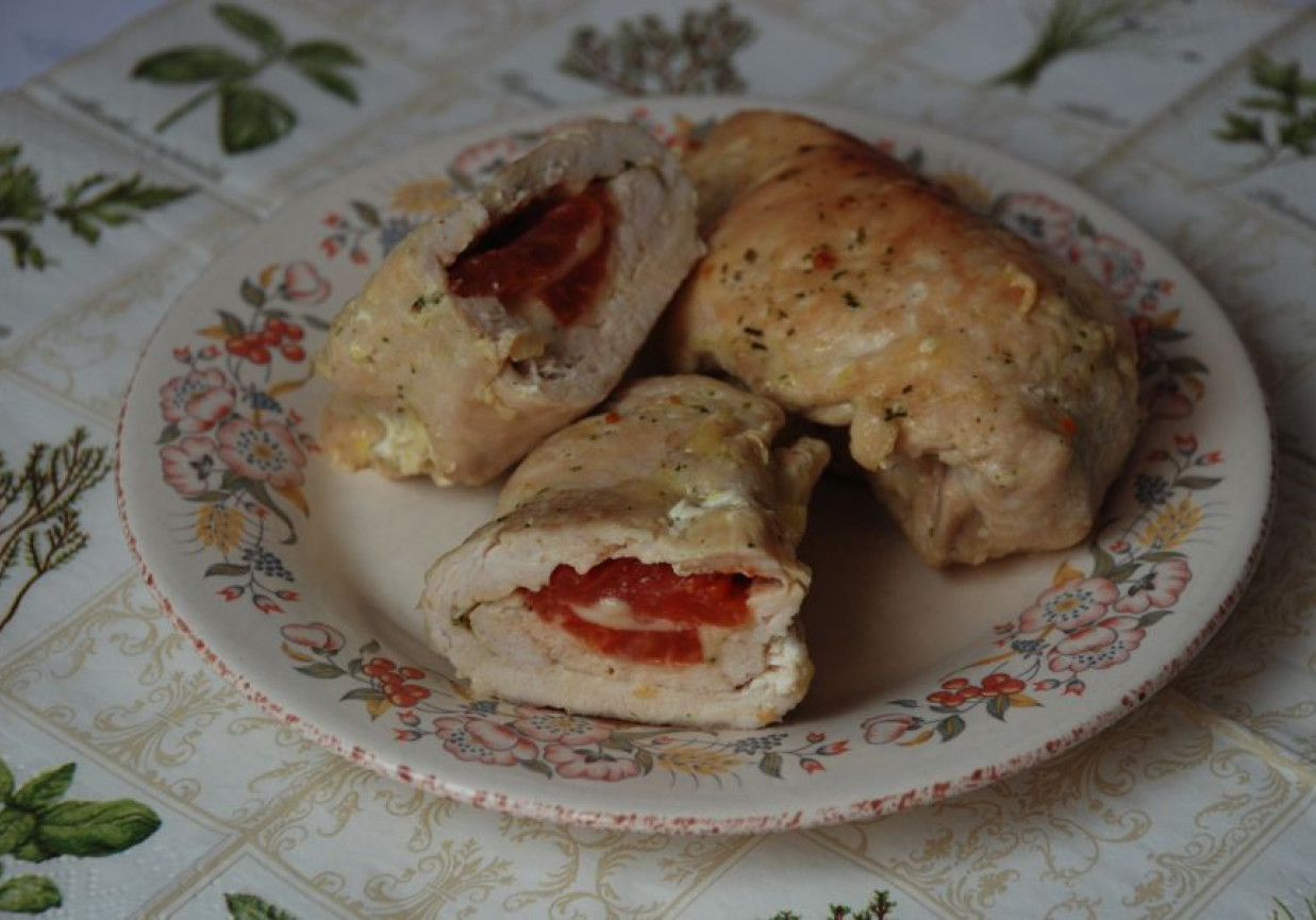 Roladki z kurczaka z mozzarellą i pomidorem foto