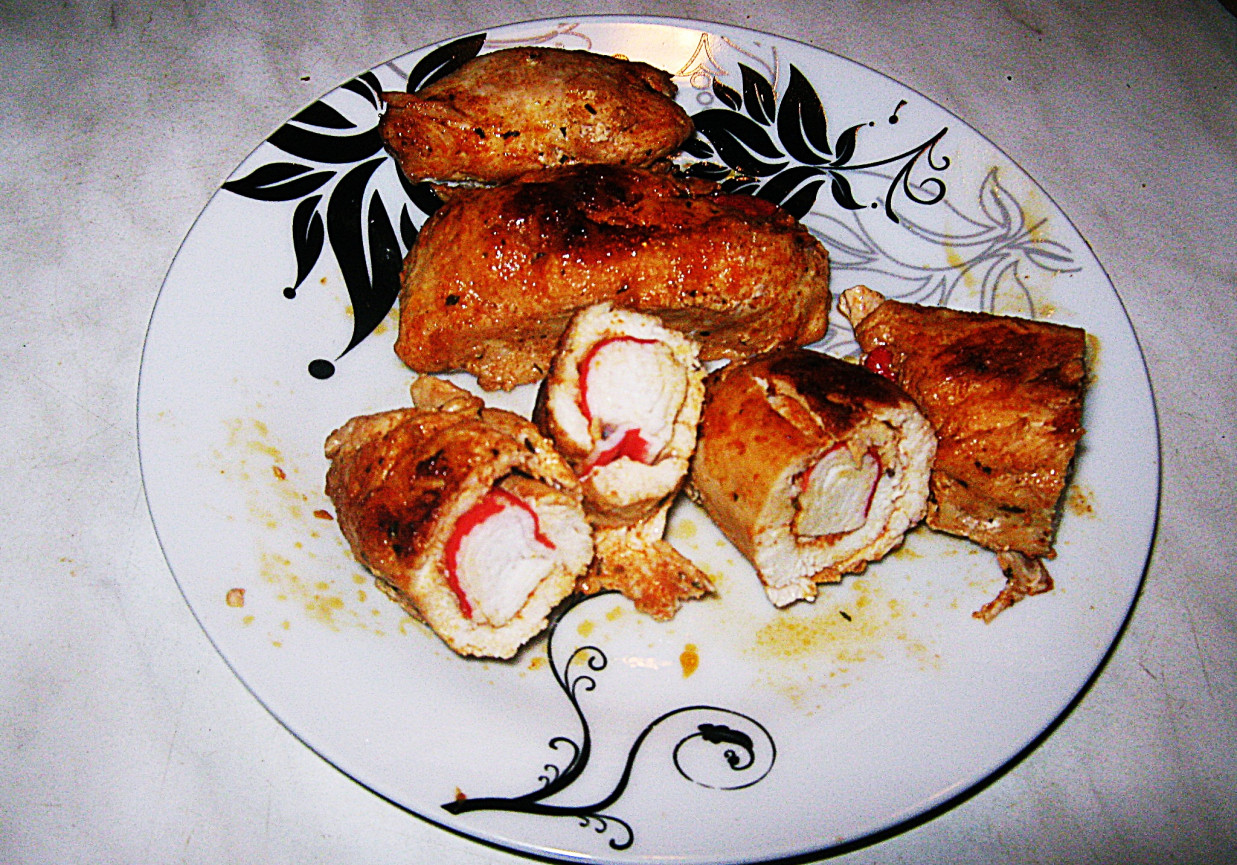Roladki z kurczaka z paluszkami krabowymi foto