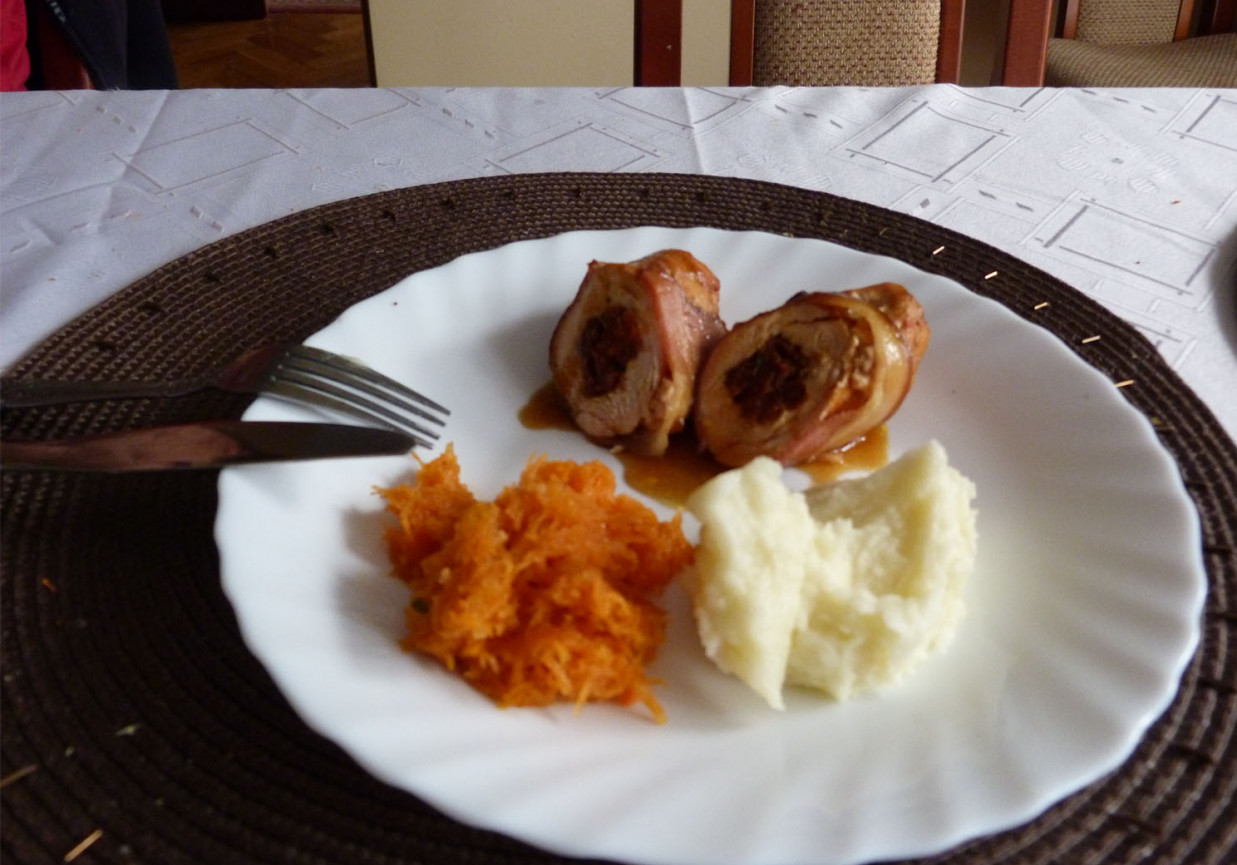 Roladki z kurczaka z szuszonymi pomidorami foto
