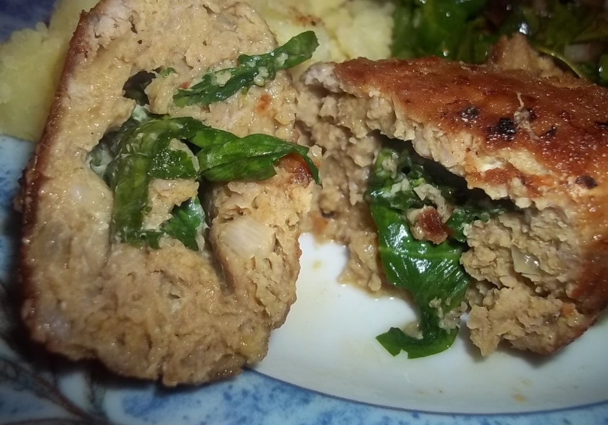Roladki z mięsa mielonego z curry i szpinakiem foto