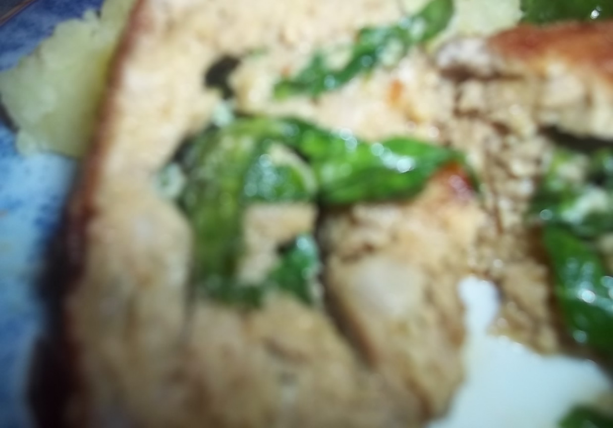 Roladki z mięsa mielonego z curry i szpinakiem foto