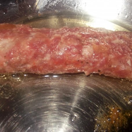 Krok 5 - Roladki z mięsa mielonego z nadzieniem pieczarkowym foto