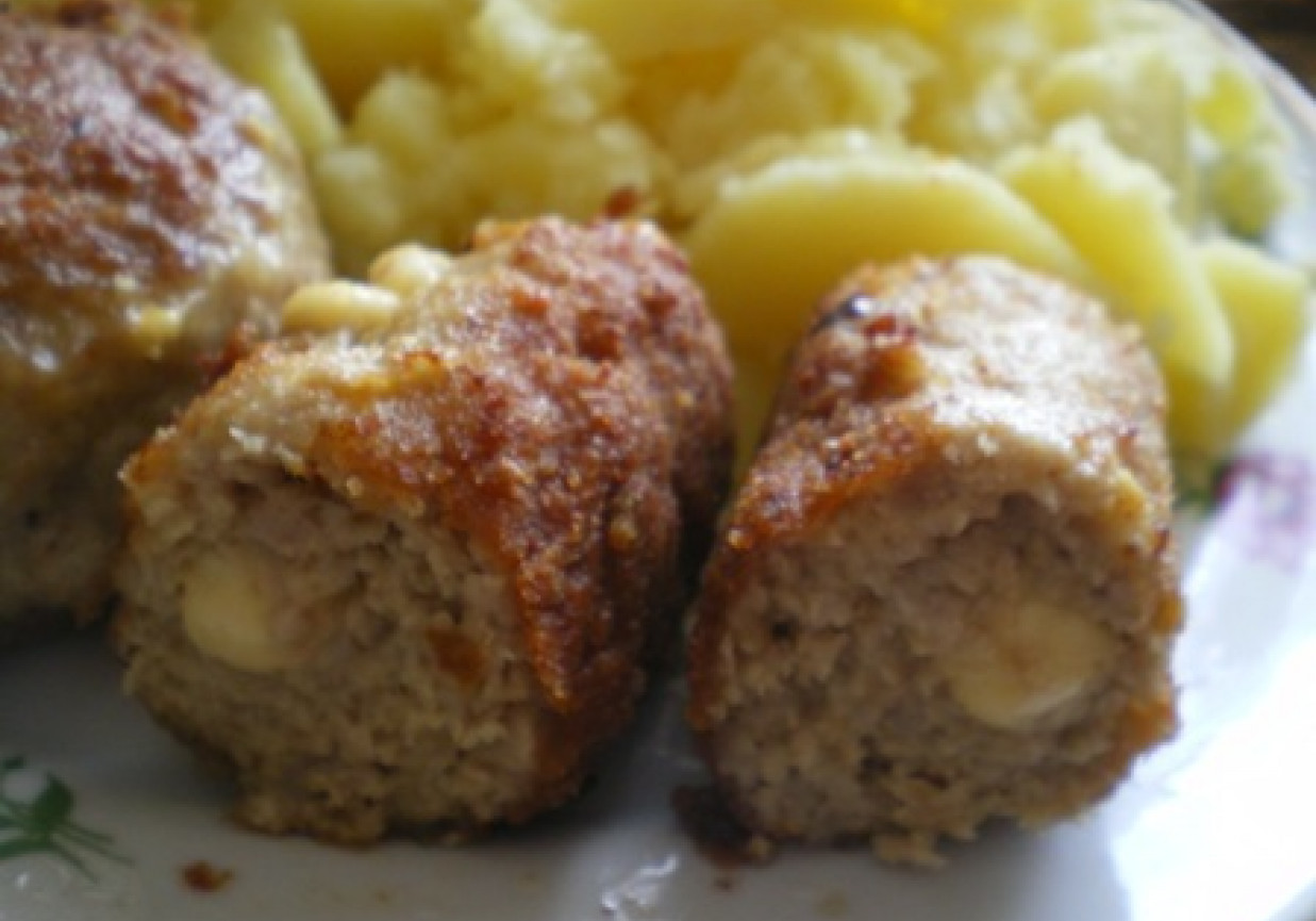 Roladki z mięsa mielonego z serem żółtym foto