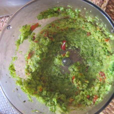 Krok 2 - Roladki  z pastą brokułowo paprykową z dodatkiem warzyw w śmietanie i kaszą foto