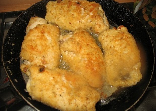 Fotografia przedstawiająca Roladki z piersi kurczaka z grzybami