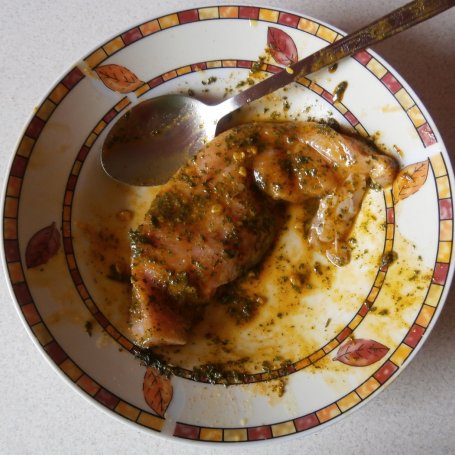 Krok 3 - Roladki z piersi kurczaka z papryką konserwową i z szynką. foto