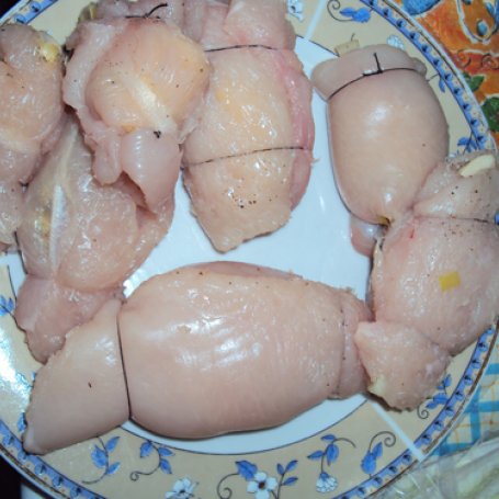 Krok 3 - Roladki z piersi kurczaka z pieczarkami foto