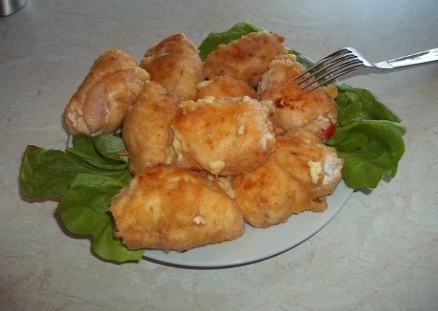 Fotografia przedstawiająca Roladki z piersi kurczaka z serem