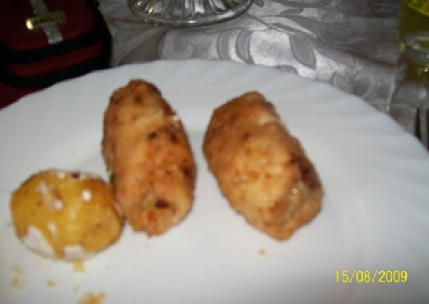 Fotografia przedstawiająca Roladki z piersi kurczaka z serem