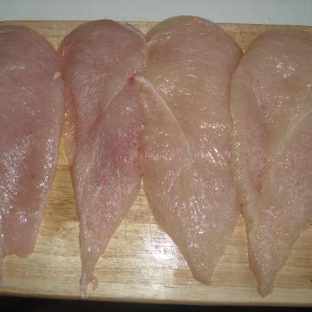 Krok 1 - Roladki z piersi kurczaka z szynką i Gorgonzolą - w sezamowej skórce:) foto