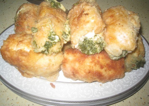 Fotografia przedstawiająca Roladki z piersi kurczaka ze szpinakiem