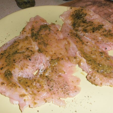 Krok 2 - Roladki z sałatą i zielonym pesto foto