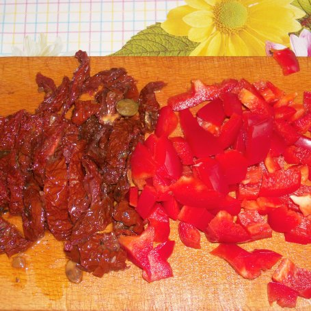 Krok 1 - Roladki z suszonymi pomidorami i papryką foto