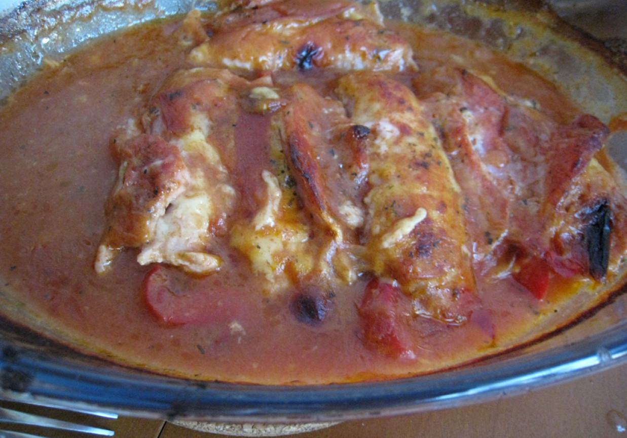Roladki z szynką i serem w sosie pomidorowym foto