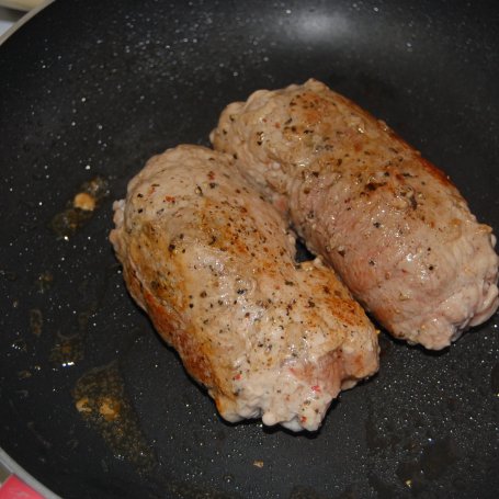 Krok 5 - Roladki z szynki z pieczarkami i serem foto