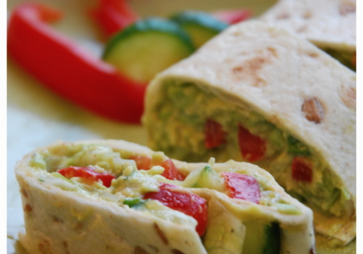 Roladki z tortilli z pastą z awokado DoradcaSmaku.pl