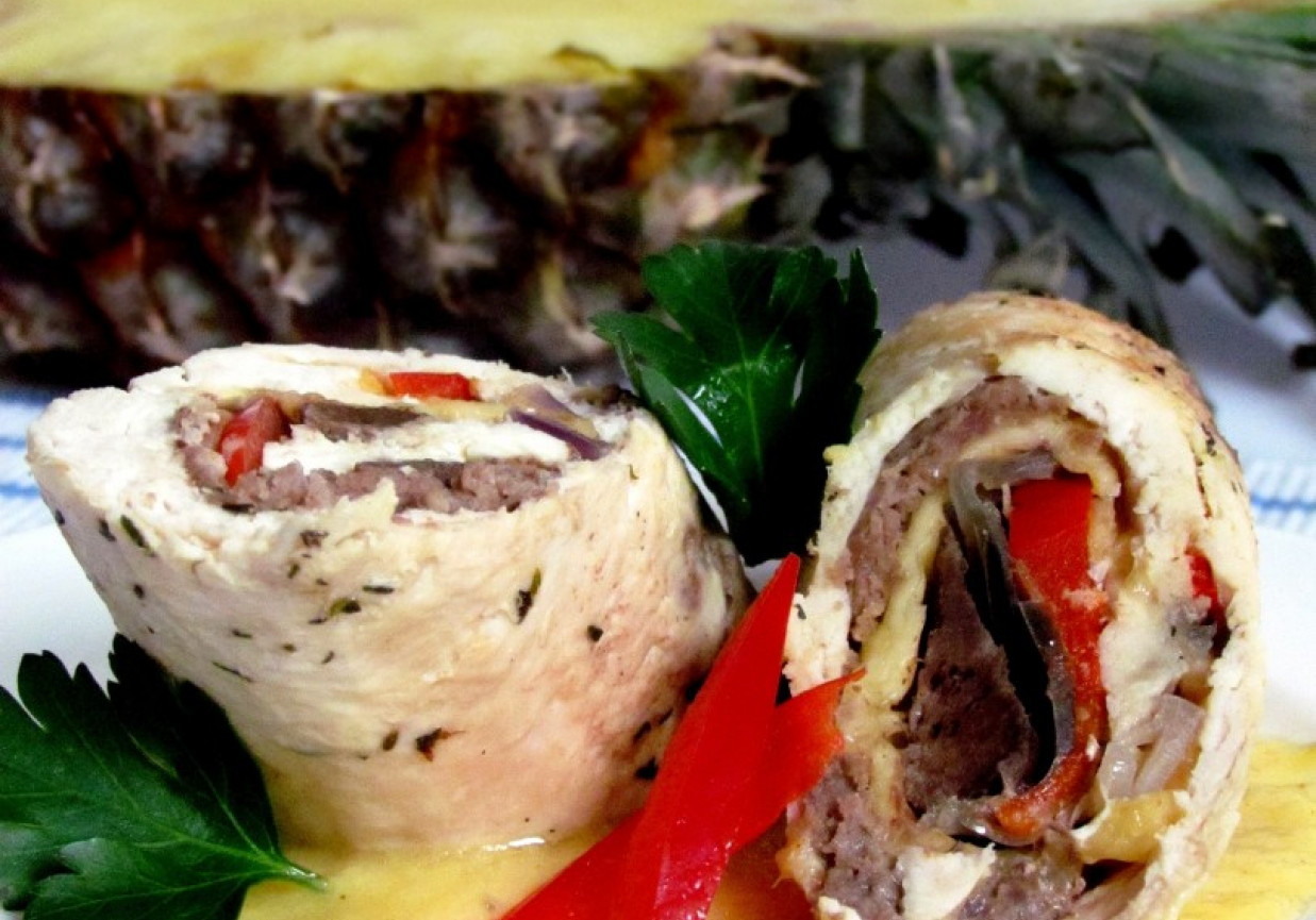 Roladki z wątróbką i papryką podane na egzotycznym puree foto